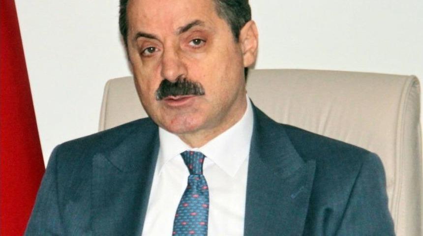 Bakan &Ccedil;elik: "kutsalları, Değerleri Ulu Orta Siyasete Alet Etmek Doğru Değildir"