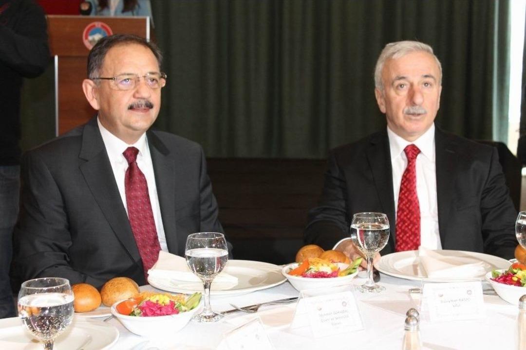 &Ccedil;evre Ve Şehircilik Bakanı Mehmet &Ouml;zhaseki: