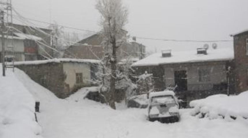 Hakkari&rsquo;de 42 K&ouml;y, 117 Mezra Yolu Ulaşıma Kapandı