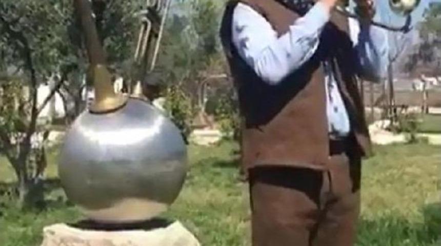 Şenlendirici, &Ccedil;anakkale Şehitlerini Trompet Ile Andı