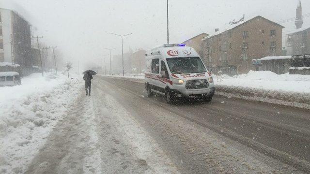 Yüksekova’da Kar Esareti Geri Döndü