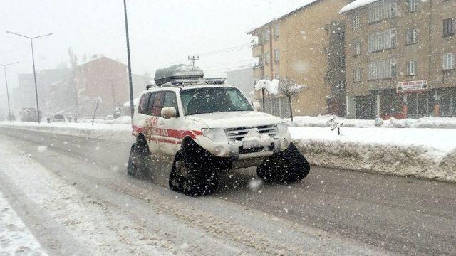 Yüksekova’da Kar Esareti Geri Döndü