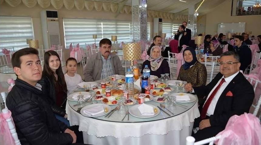Başkan Yağcı, Şehit Aileleri Ve Gazilere Yemek Verdi
