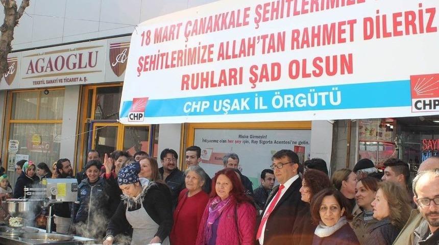 Chp Uşak İl &Ouml;rg&uuml;t&uuml; &Ccedil;anakkale Şehitleri İ&ccedil;in Lokma Dağıttı