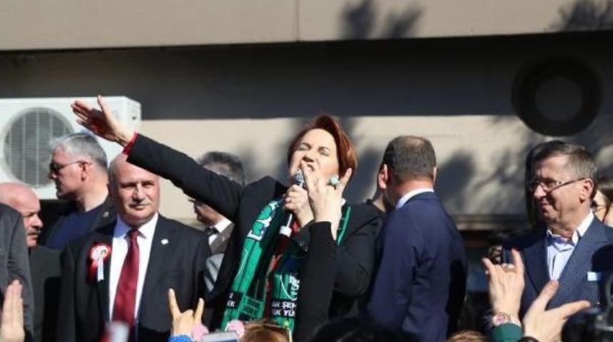 &Uuml;lk&uuml;c&uuml;lerden, Meral Akşener'in Katıldığı Toplantıya Protesto