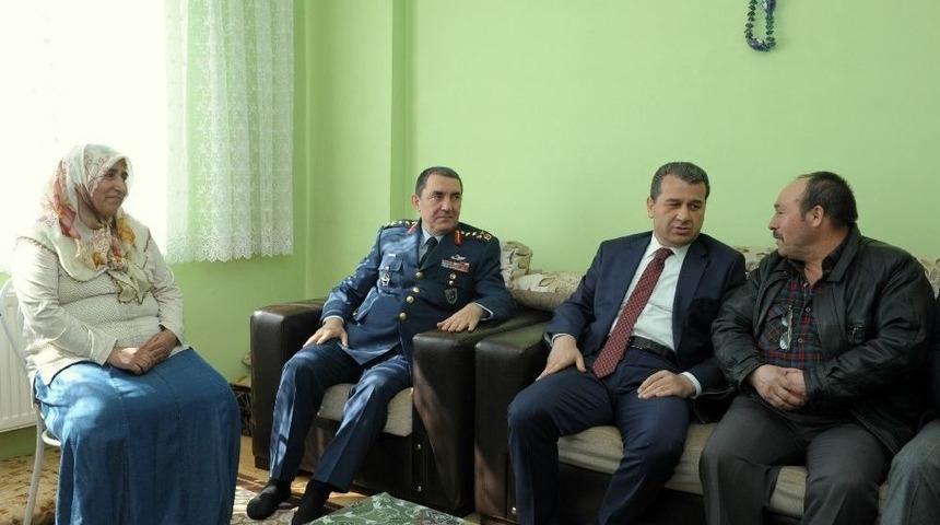Vali &Ccedil;elik, Şehit Piyade Uzman &Ccedil;avuş G&uuml;rsel Demir&rsquo;in Ailesini Ziyaret Etti