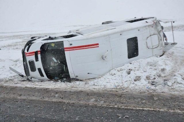 Ağrı Bayan Futbol Takımı Trafik Kazası Geçirdi: 1’i Ağır 18 Yaralı