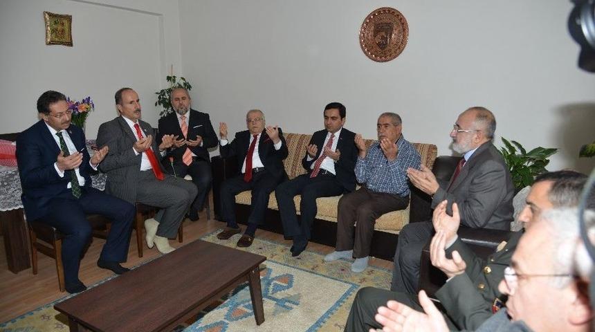 Kırşehir Protokol&uuml;nden Şehit Ailelerine Ziyaret