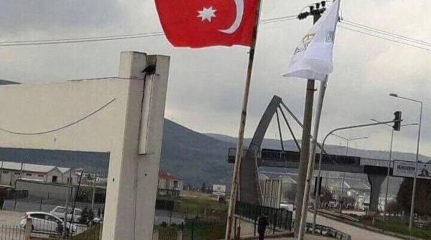 Karacabey'de  'bayrak Krizi'