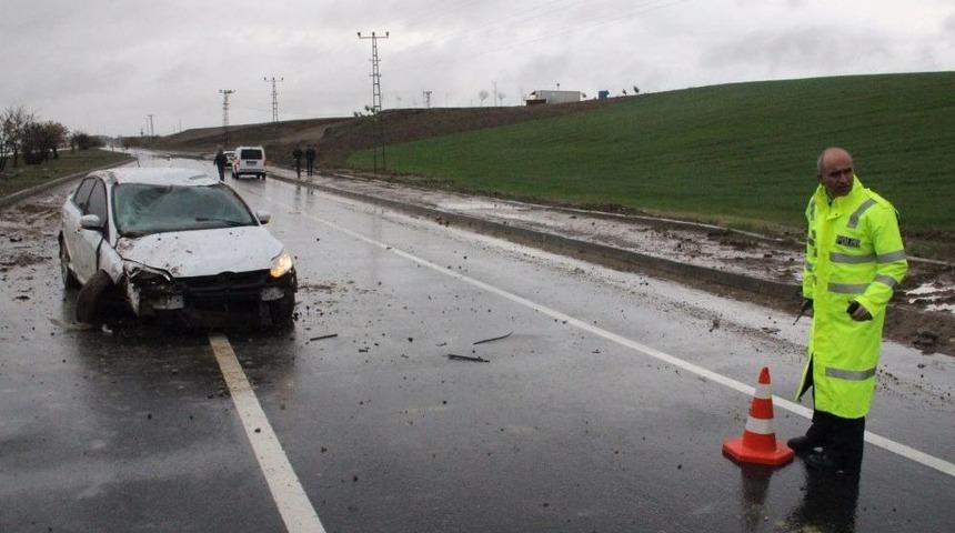 Batman&rsquo;da Kontrolden &Ccedil;ıkan Otomobil Takla Attı: 4 Yaralı