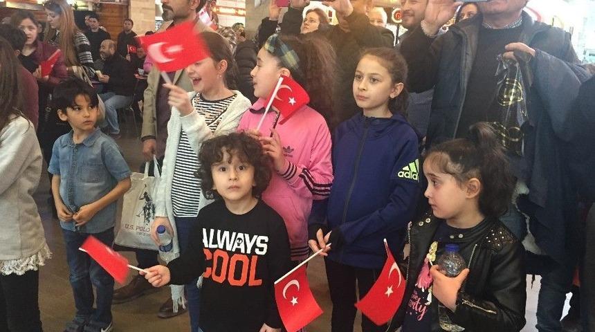 Highway&rsquo;de Duygu Dolu 18 Mart &Ccedil;anakkale Zaferi Ve Şehitler G&uuml;n&uuml; Konseri