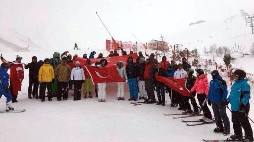 Paland&ouml;ken'in 2 Bin 500 Metresinde Şehitleri Andılar