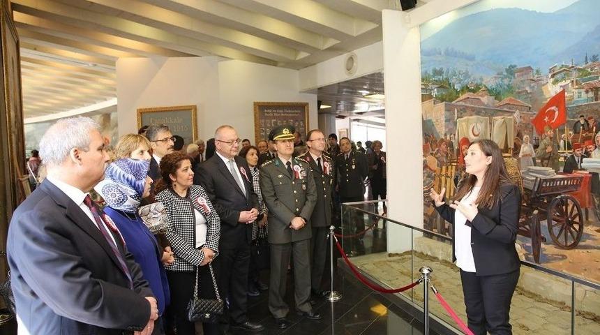 &Ccedil;anakkale Şehitleri Anıtı&rsquo;na Duygu Dolu Ziyaret