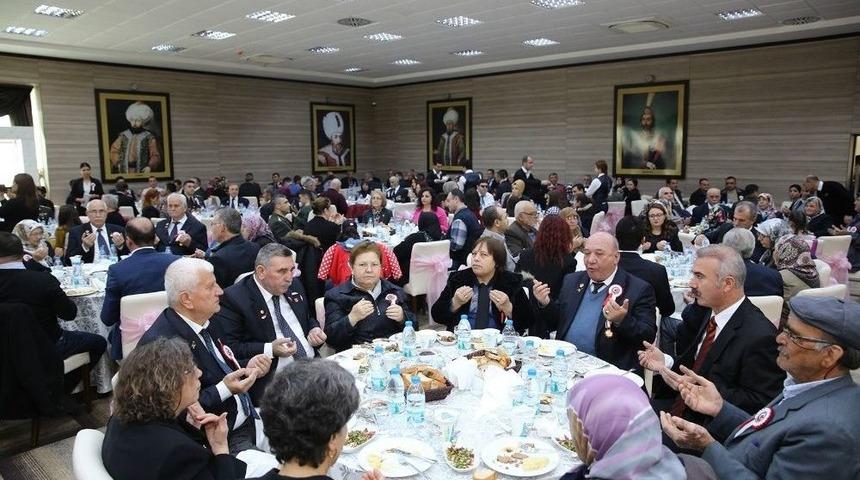 Şehit Aileleri Ve Gaziler Yemekte Ağırlandı