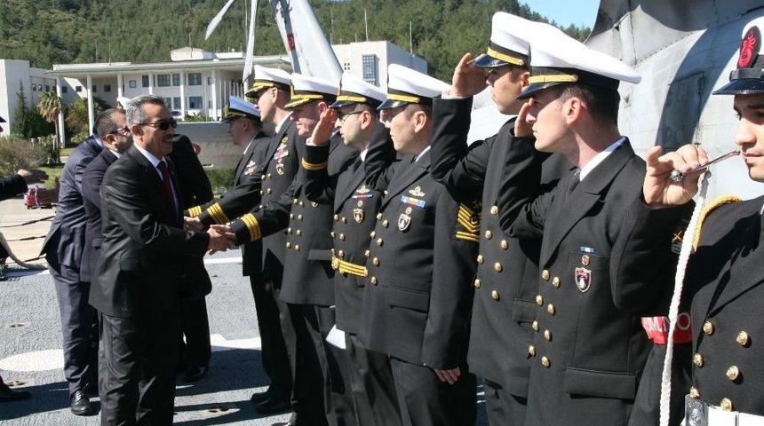 Askeri Gemiler &Ccedil;anakkale Zaferi İ&ccedil;in Seyre &Ccedil;ıktı