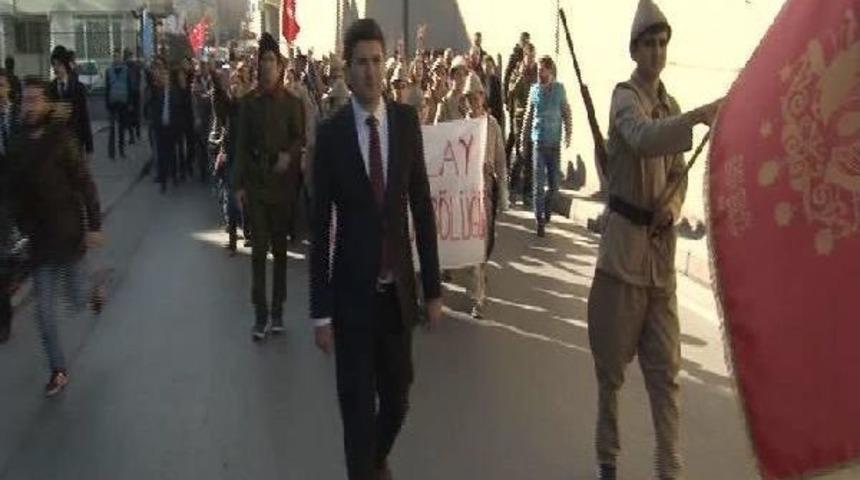 &Uuml;lk&uuml;c&uuml;lerden Y&uuml;zlerce Kişiyle '57. Alay İstanbul Y&uuml;r&uuml;y&uuml;ş&uuml;'