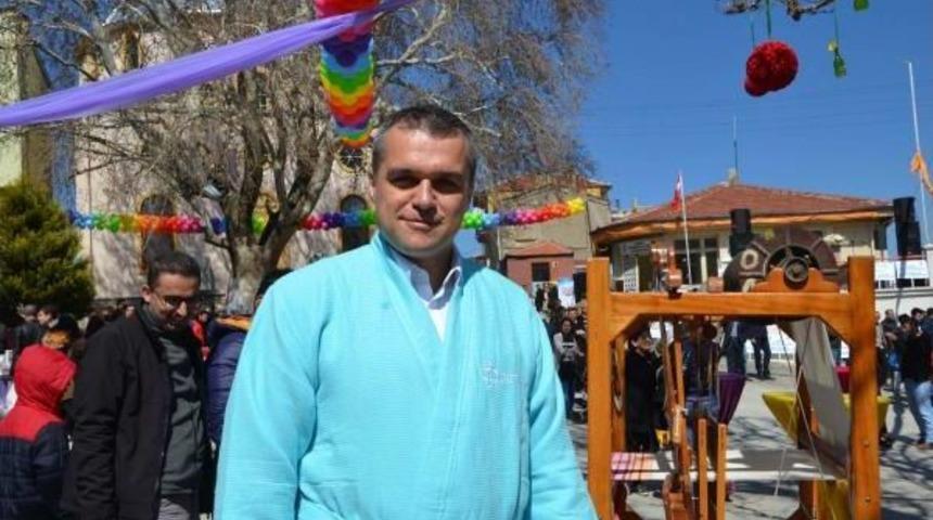 Tekstilciler Bornozla Zeybek Oynadı