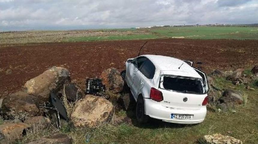 Devrilen Otomobilin S&uuml;r&uuml;c&uuml;s&uuml; Hakime Yaralandı