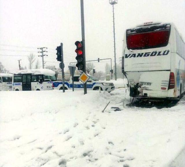 Bitlis’Te 90 Köy Yolu Kardan Kapandı(2)