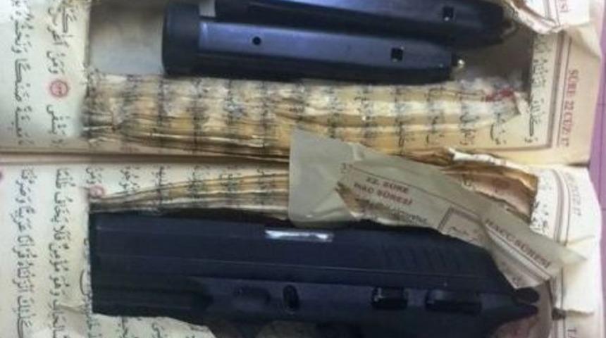 Kuşadası&rsquo;nda Kur&rsquo;an-ı Kerim İ&ccedil;erisinde Saklanmış Silah Bulundu