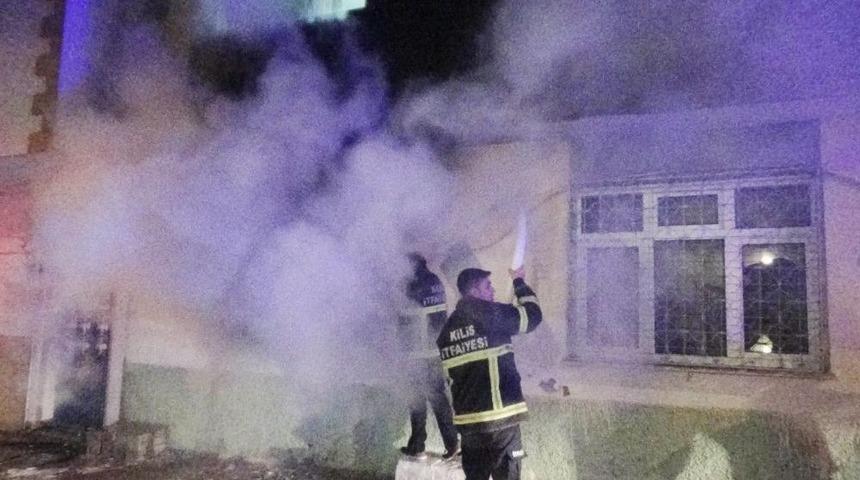 Kilis&rsquo;te Yangında Dumandan Etkilenen 5 Kişi Hastaneye Kaldırıldı
