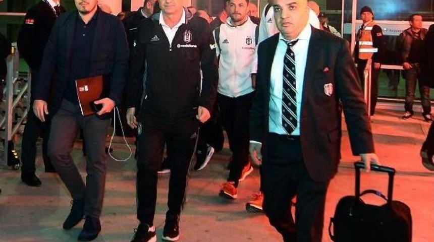 Beşiktaş, Antalya&rsquo;Da Meşalelerle Karşılandı