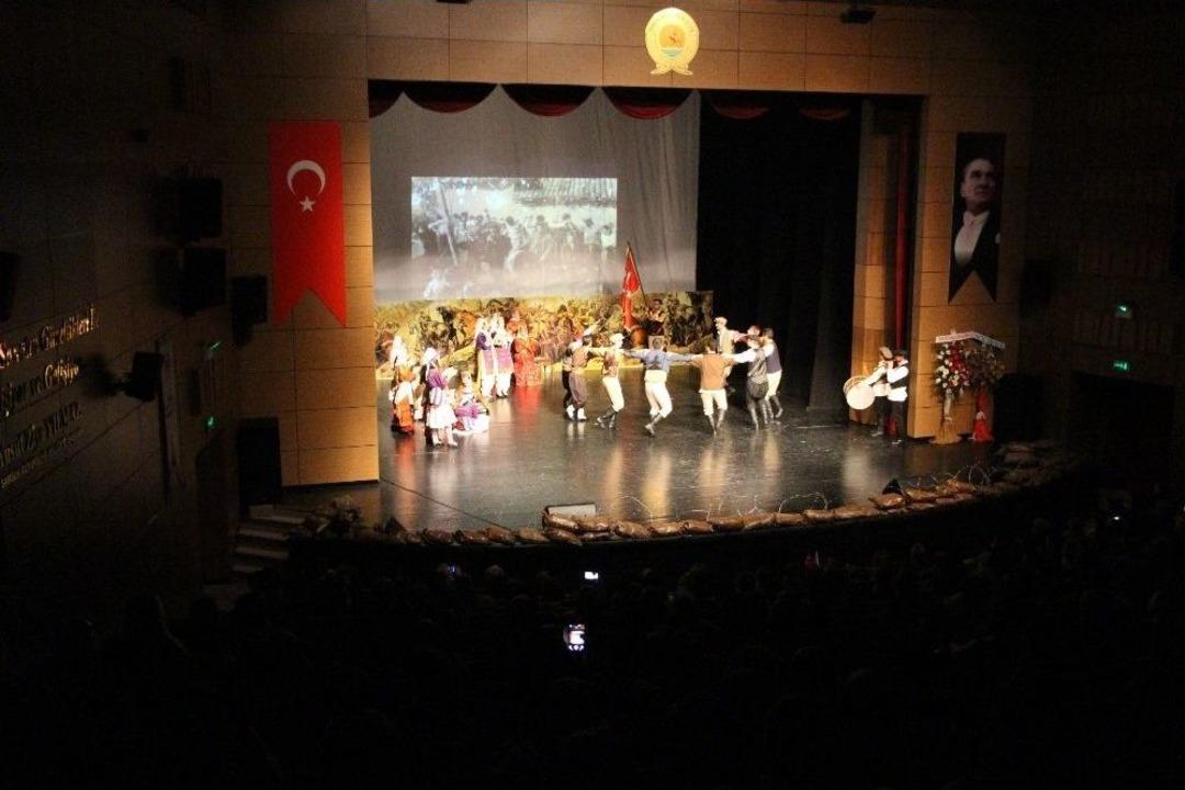 &Ccedil;anakkale Zaferi İ&ccedil;in Lirik Dans G&ouml;sterisi
