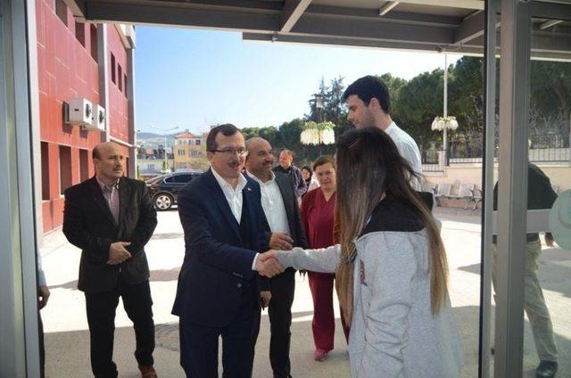 Ak Parti Manisa Milletvekili Uğur Aydemir: 3