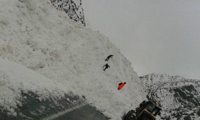 Van-çatak Yoluna Çığ Böyle Düştü