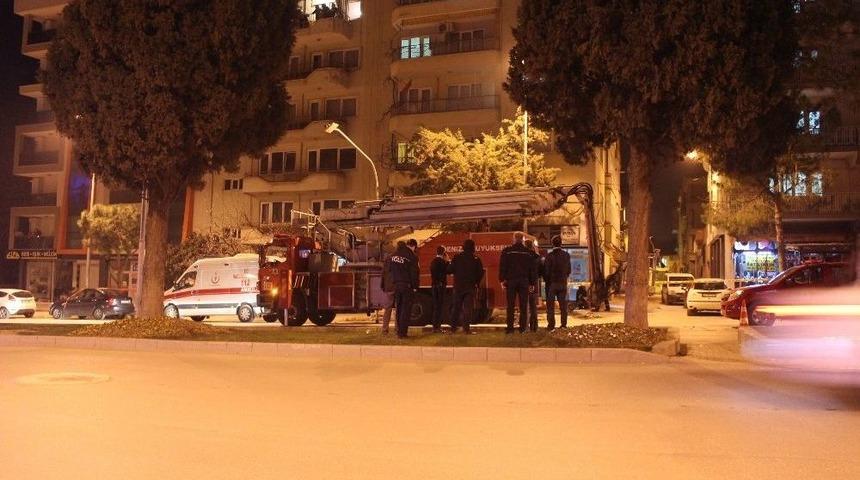 Denizli&rsquo;de 19 Yaşındaki Kız 7.kattan İntihara Kalkıştı