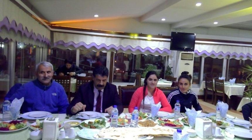 Hakkarig&uuml;c&uuml; Kadın Futbol Takımı Van&rsquo;da Ağırlandı