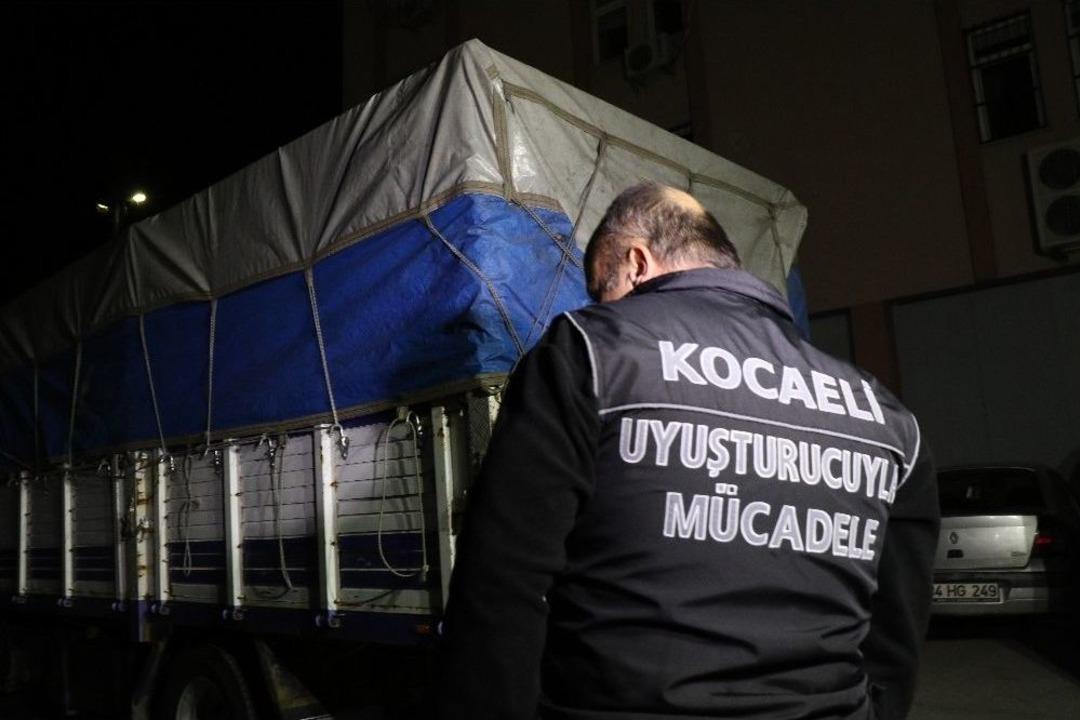 Arı Kovanlarının Arasında 350 Kilo Esrar B&ouml;yle Ele Ge&ccedil;irildi