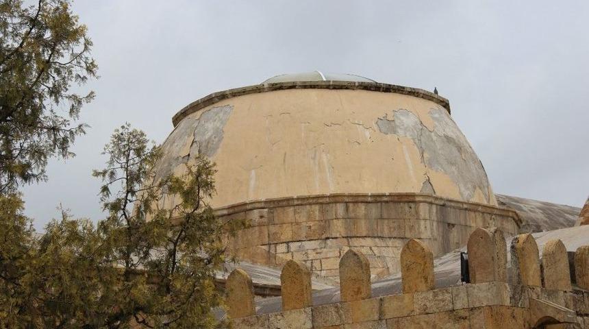 D&uuml;nyanın İlk Astronomi Okulunun Kubbesi Rutubetten &Ccedil;&uuml;r&uuml;d&uuml;