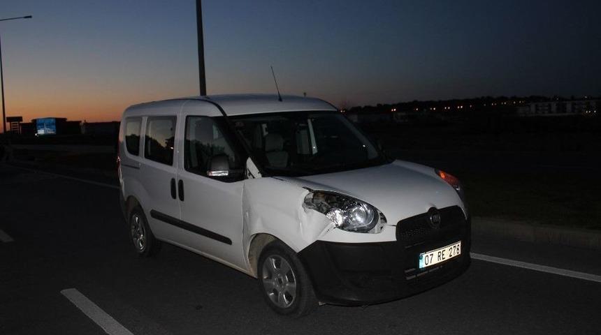 Peşindekilerden Ka&ccedil;maya &Ccedil;alışan Gen&ccedil; Kadın Otomobil Altında Kaldı