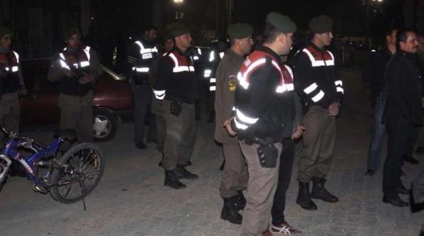 Sarayk&ouml;y'de Suriyeliler 3 Kişiyi D&ouml;vd&uuml;, Il&ccedil;ede Olaylar &Ccedil;ıktı