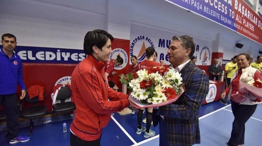 Muratpaşa A Milli Bayan Hentbol Takımına Uğurlu Geldi