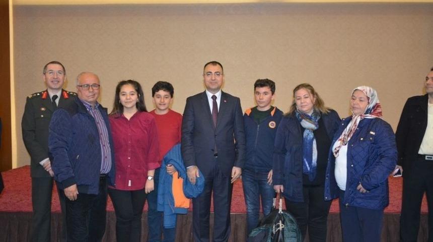 Vali Toprak Şehit Aileleri, Gaziler Ve Gazi Aileleri Onuruna Yemek Verdi