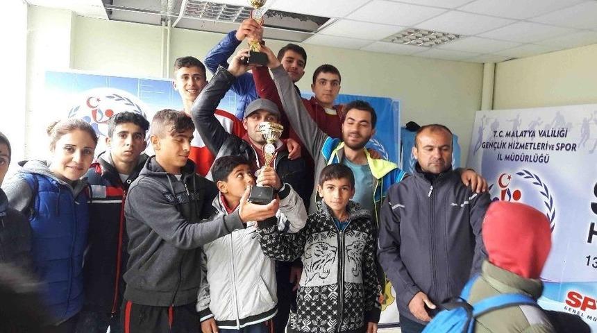 Kulplu &Ouml;ğrenciler Sporda Başarıya Doymuyor