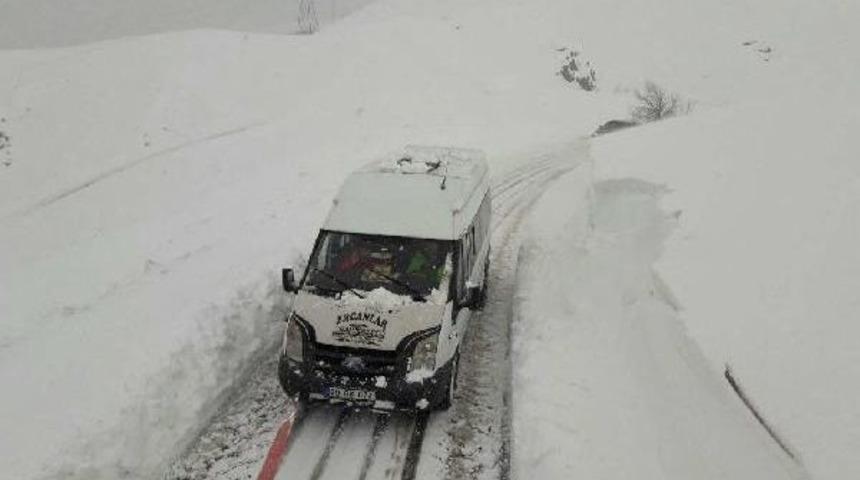 Van Ve Hakkari'de Karın Kapattığı Yollar A&ccedil;ılıyor