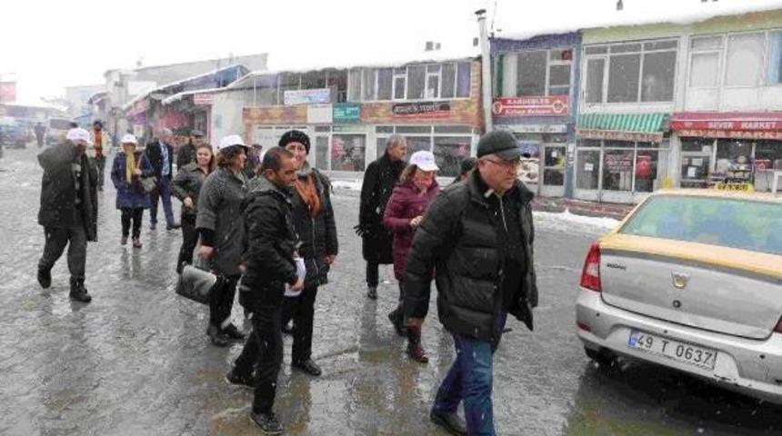 Yalova Belediye Başkanı Salman, Varto'da 'hayır' Oyu Istedi