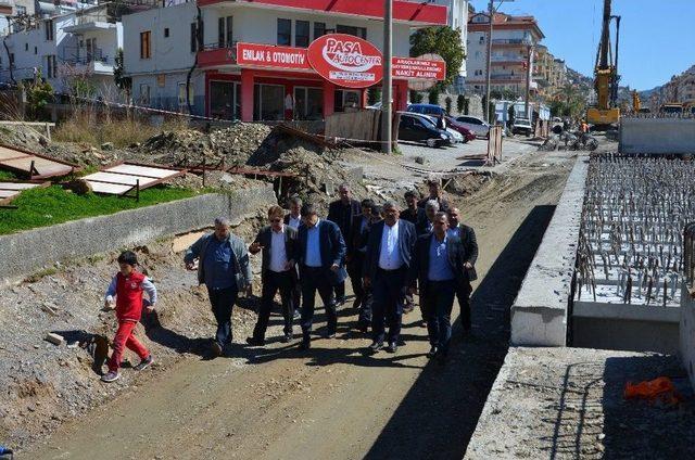 Büyükşehir Belediye Başkanı Türel, Alanya’da Yapılan Katlı Kavşakları İnceledi