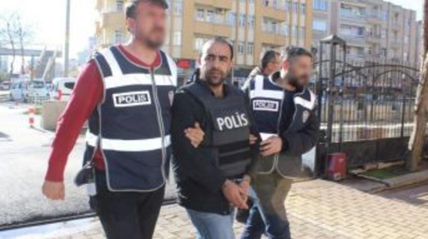 Cinayet Zanlısı &Ccedil;ıkarıldığı Mahkemece Tutuklandı
