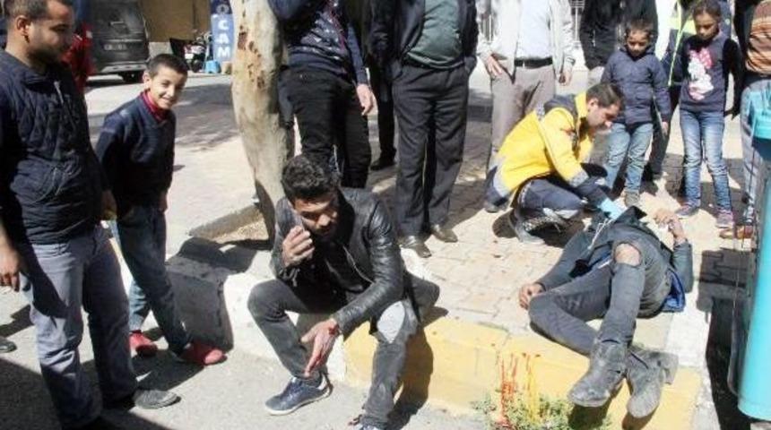 Şanlıurfa&rsquo;Da Motosiklet Ile Otomobil &Ccedil;arpıştı: 2 Yaralı