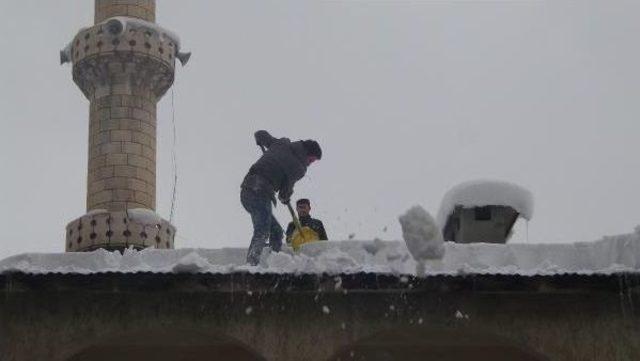 Beytüşşebap'ta Kar Yağışı Yaşamı Olumsuz Etkiledi