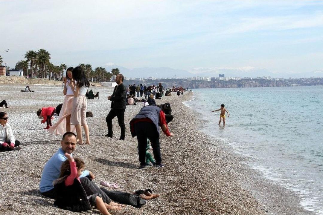 Antalya&rsquo;da Kar Manzaralı Deniz Keyfi