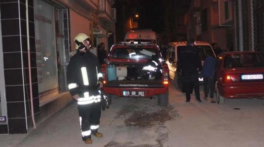 6 Katlı Apartmanın &Ccedil;atısında Intihar Girişimi