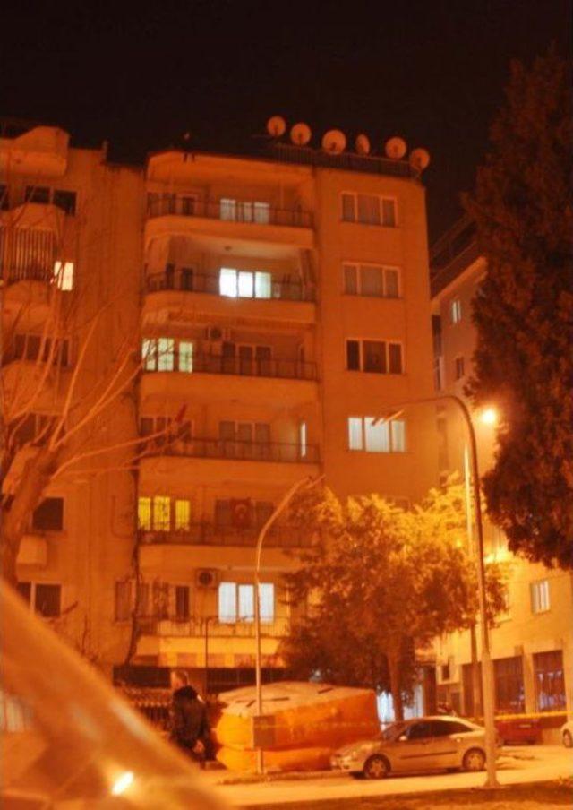 6 Katlı Apartmanın Çatısında Intihar Girişimi