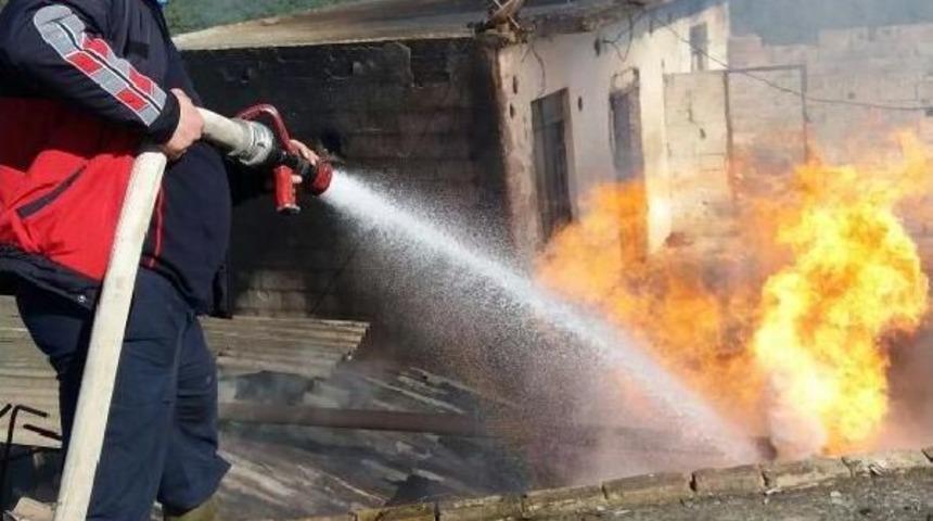 Mersin'de Korkutan Yangın