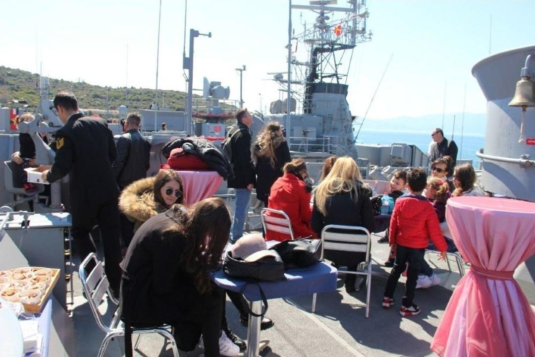 Fo&ccedil;a Deniz &Uuml;s Komutanlığına Ziyaret&ccedil;i Akını