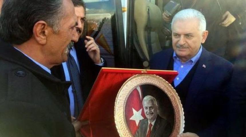 Başbakan Yıldırım'ı Memleketi Erzincan'da 24 Atlı Karşıladı